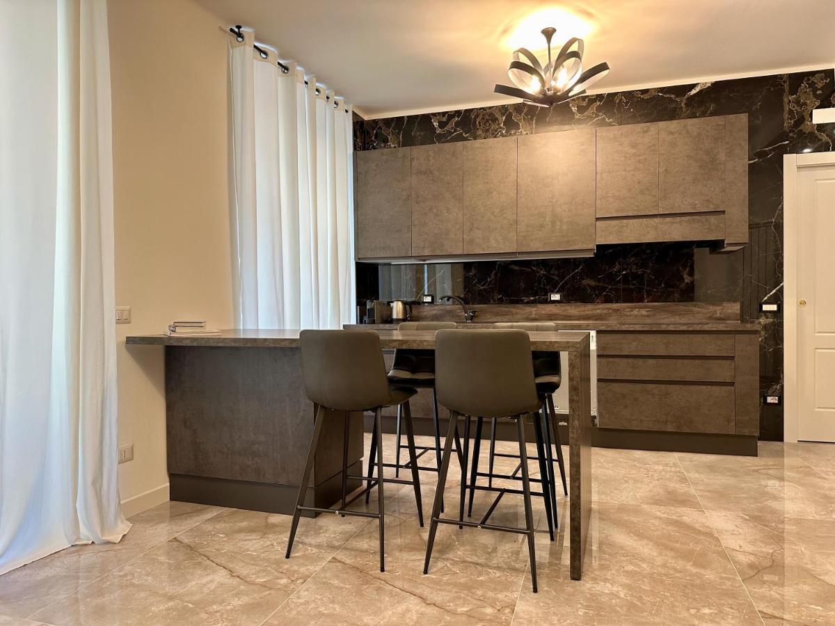 Magic Place Bergamo! Classy Apartment In The Heart Of The City Екстериор снимка
