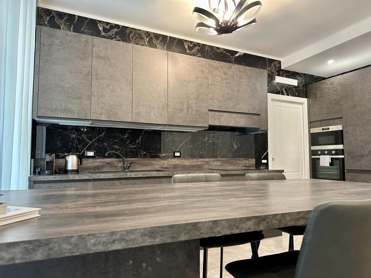 Magic Place Bergamo! Classy Apartment In The Heart Of The City Екстериор снимка