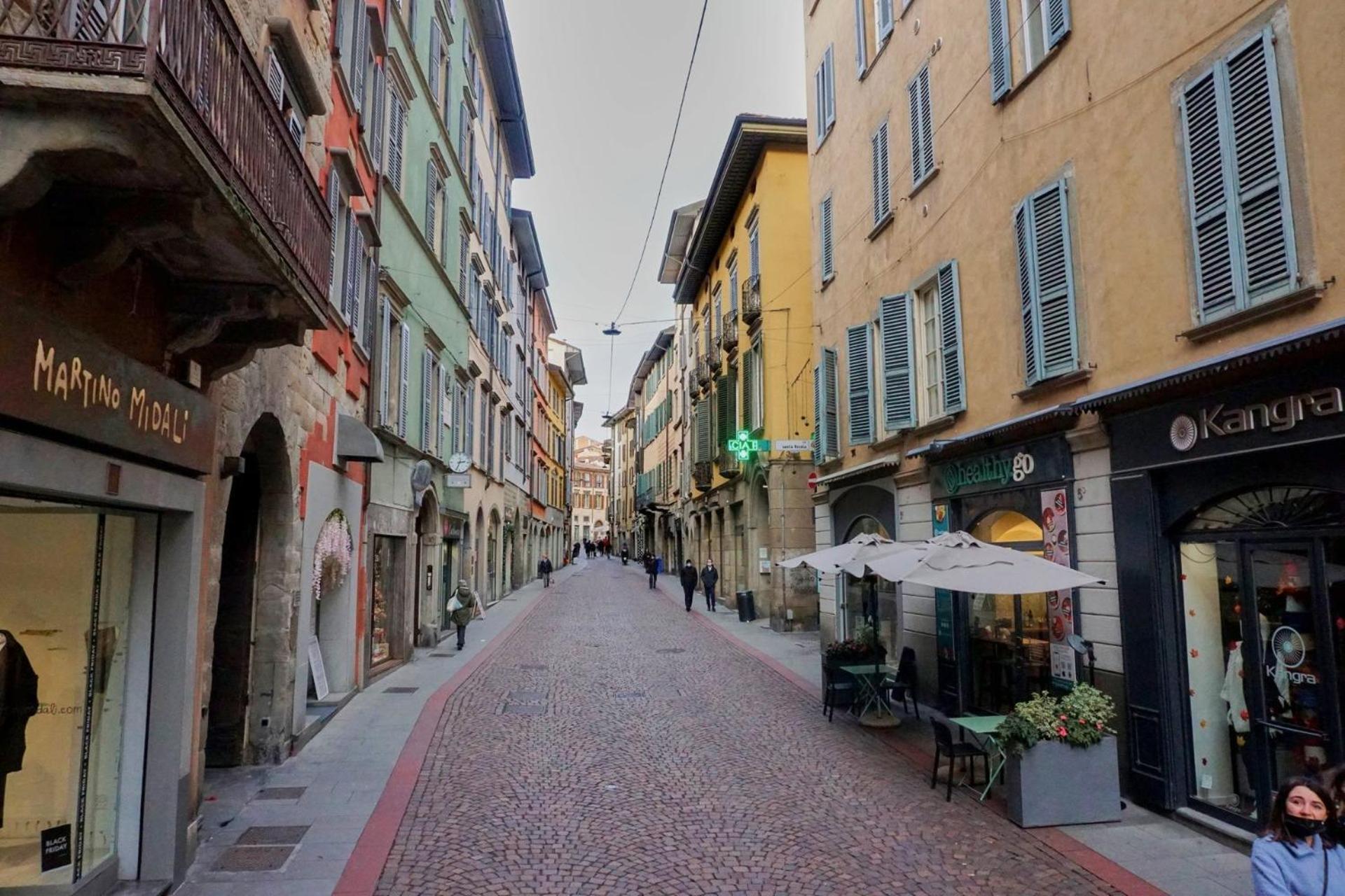 Magic Place Bergamo! Classy Apartment In The Heart Of The City Екстериор снимка