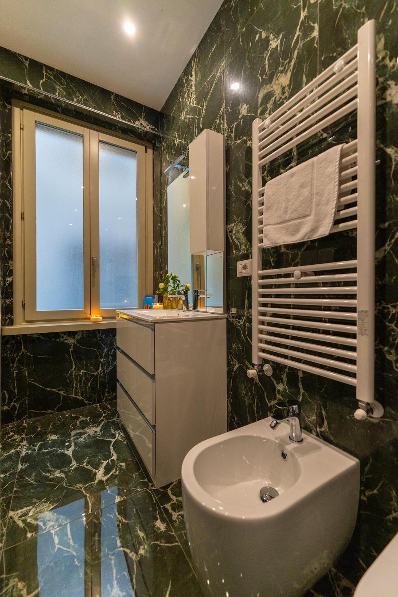 Magic Place Bergamo! Classy Apartment In The Heart Of The City Екстериор снимка
